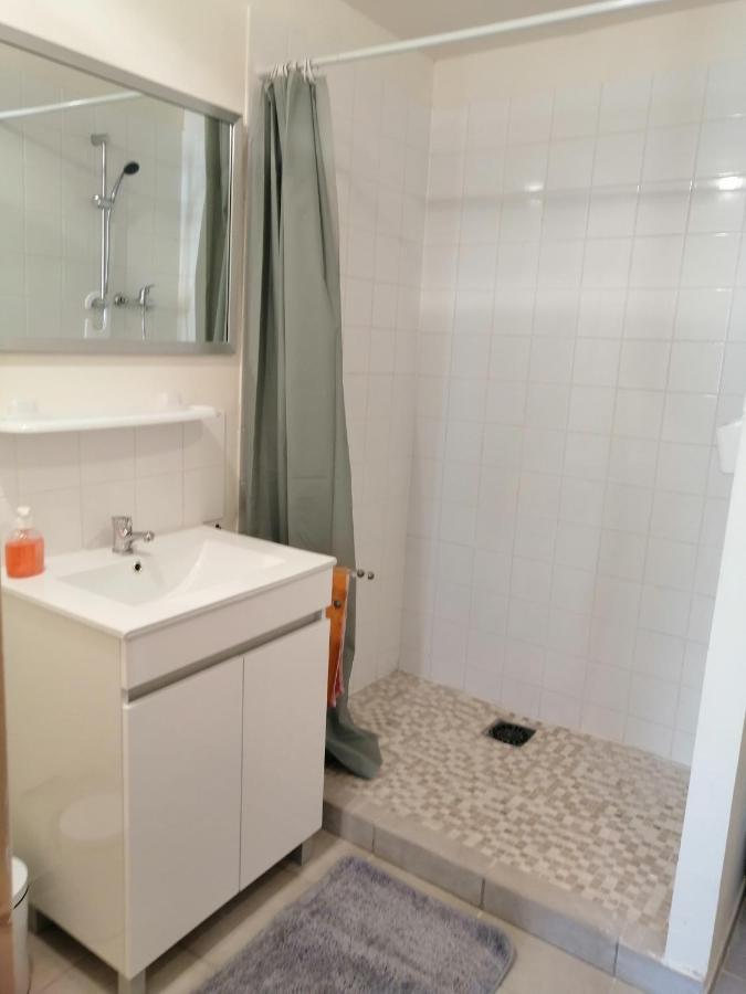 F Logement Entier Courtenay  Luaran gambar